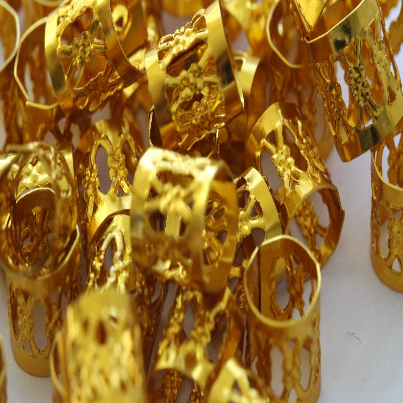 Golden hair manchettes